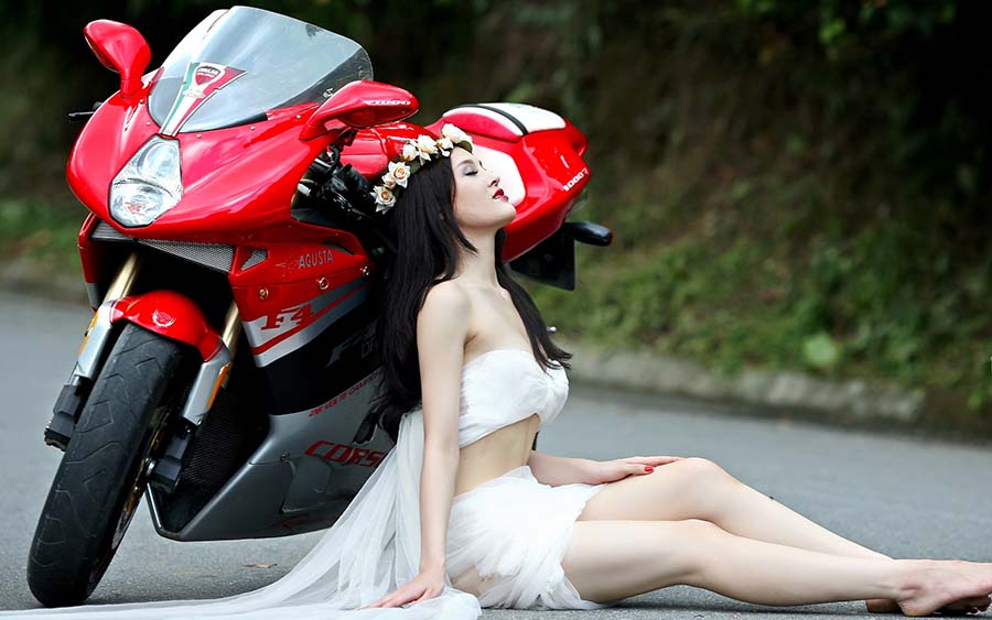 Beautiful girls and motorcycles in Serang