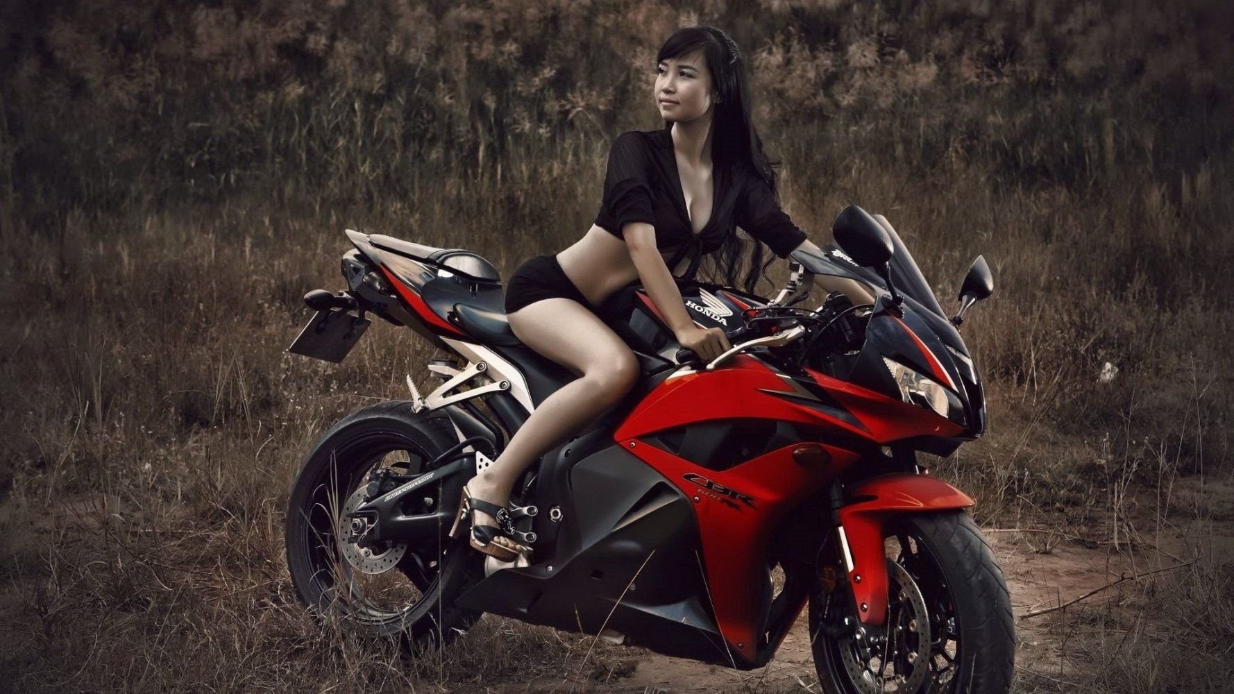 Fitness girls and bikes in Serang