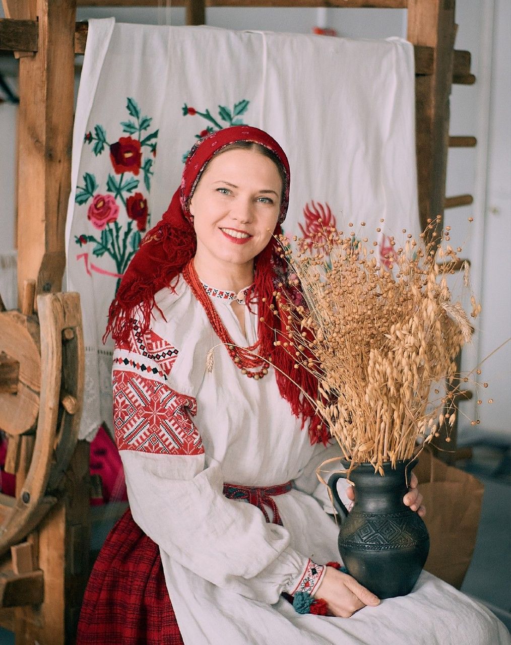 Women in Slavic costumes in Serang