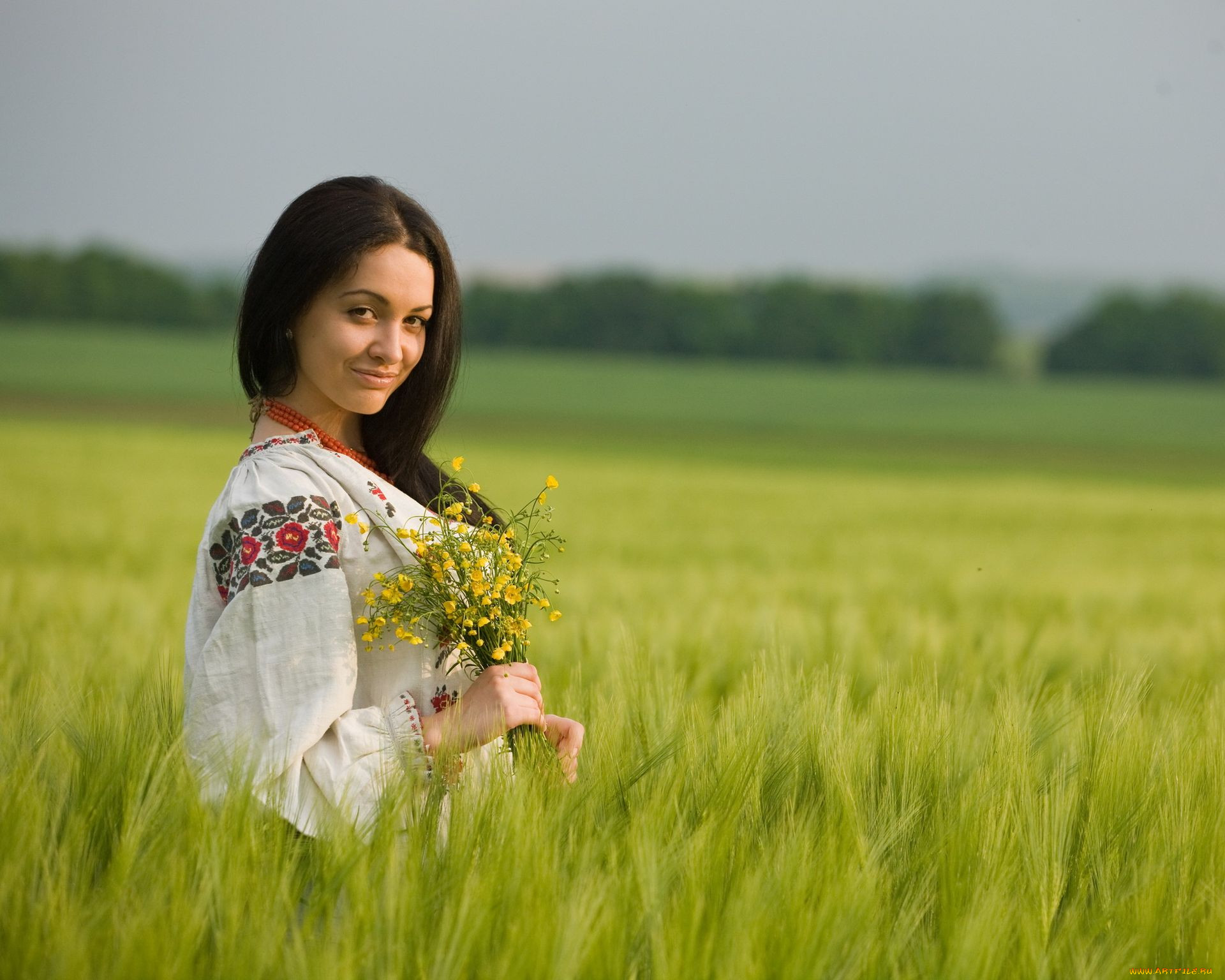 Women in Slavic costumes in Serang