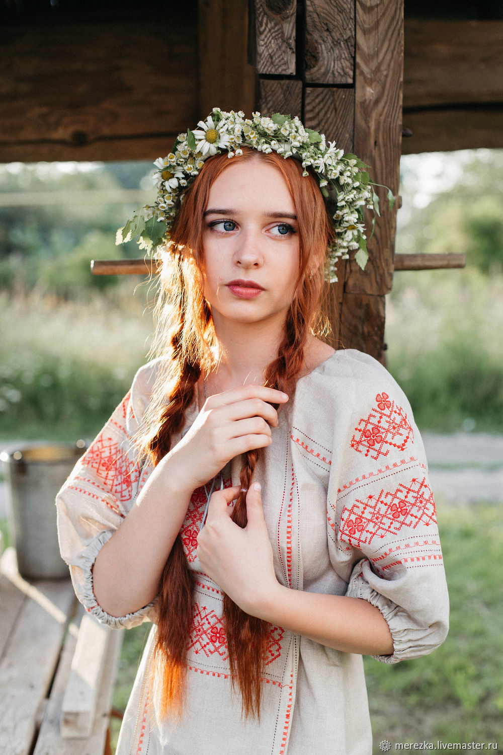 Girls in Slavic costumes in Serang