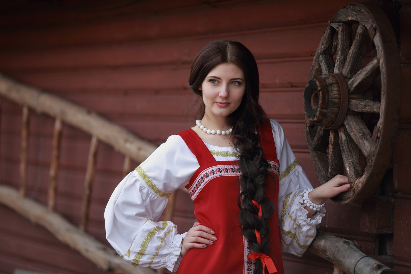 Girls in Slavic costumes in Serang