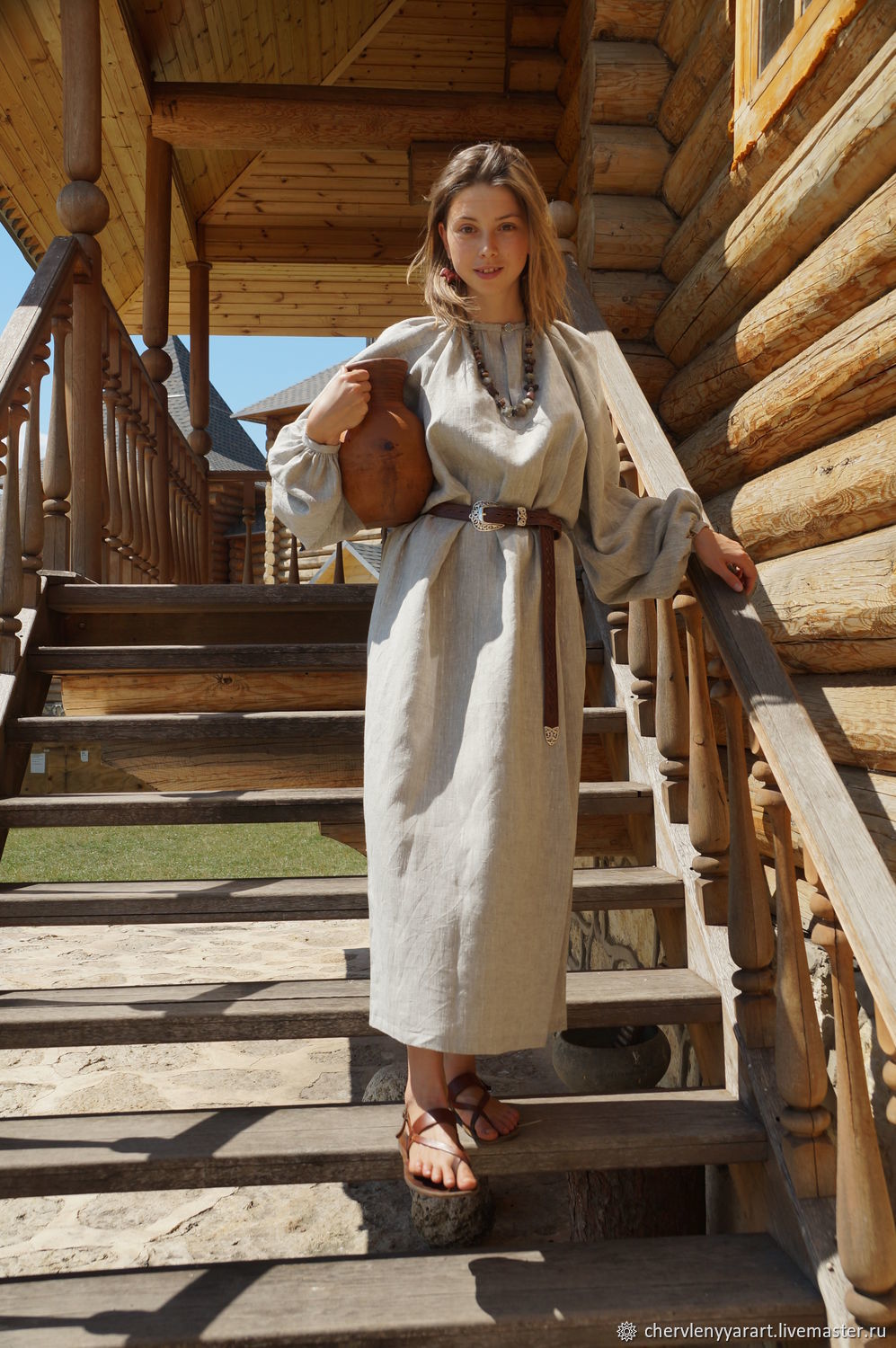 Girls in Slavic costumes in Serang