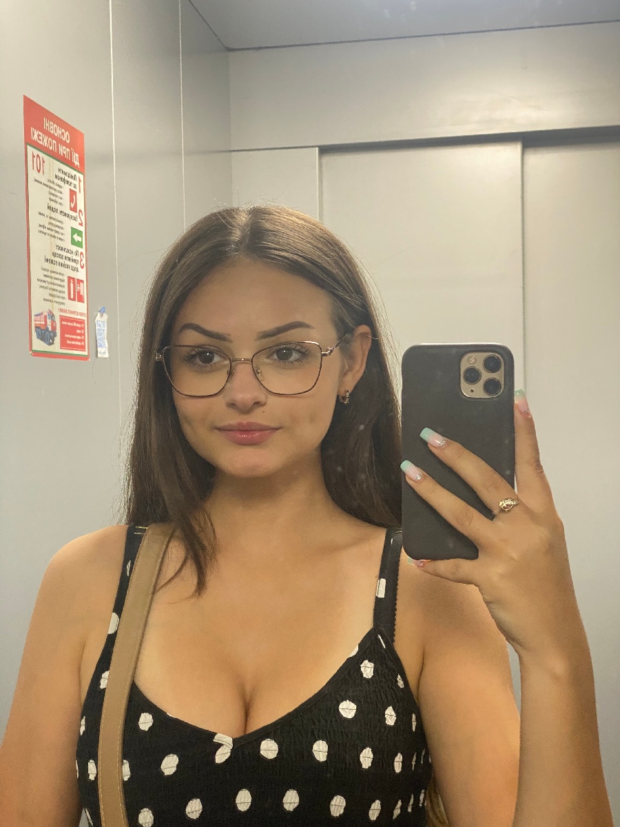 Sexy model Stacy in Serang